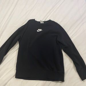 Nike crewneck in size L kids no stains or flaws perfect condition.